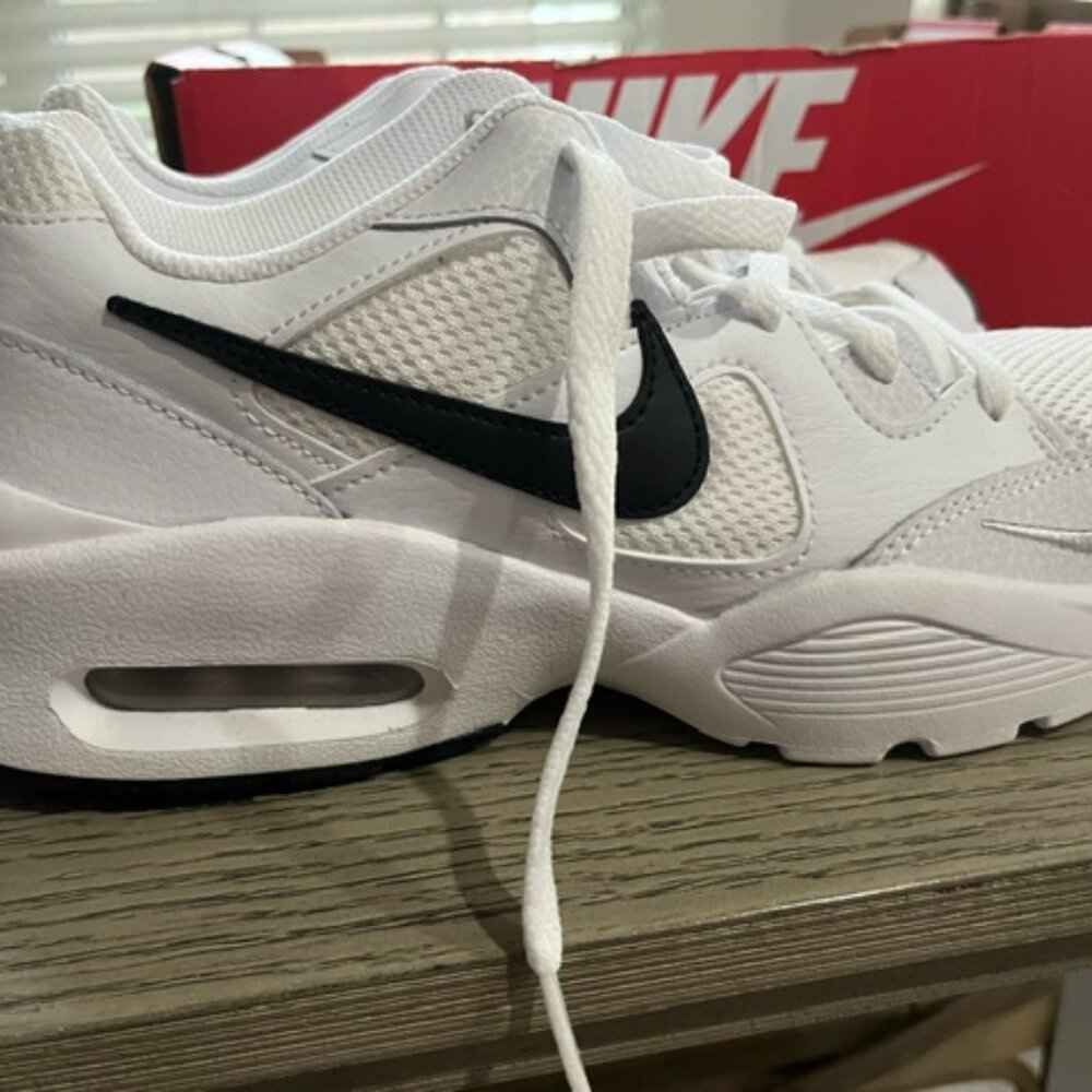 Nike White Black Women's Athletic Shoes